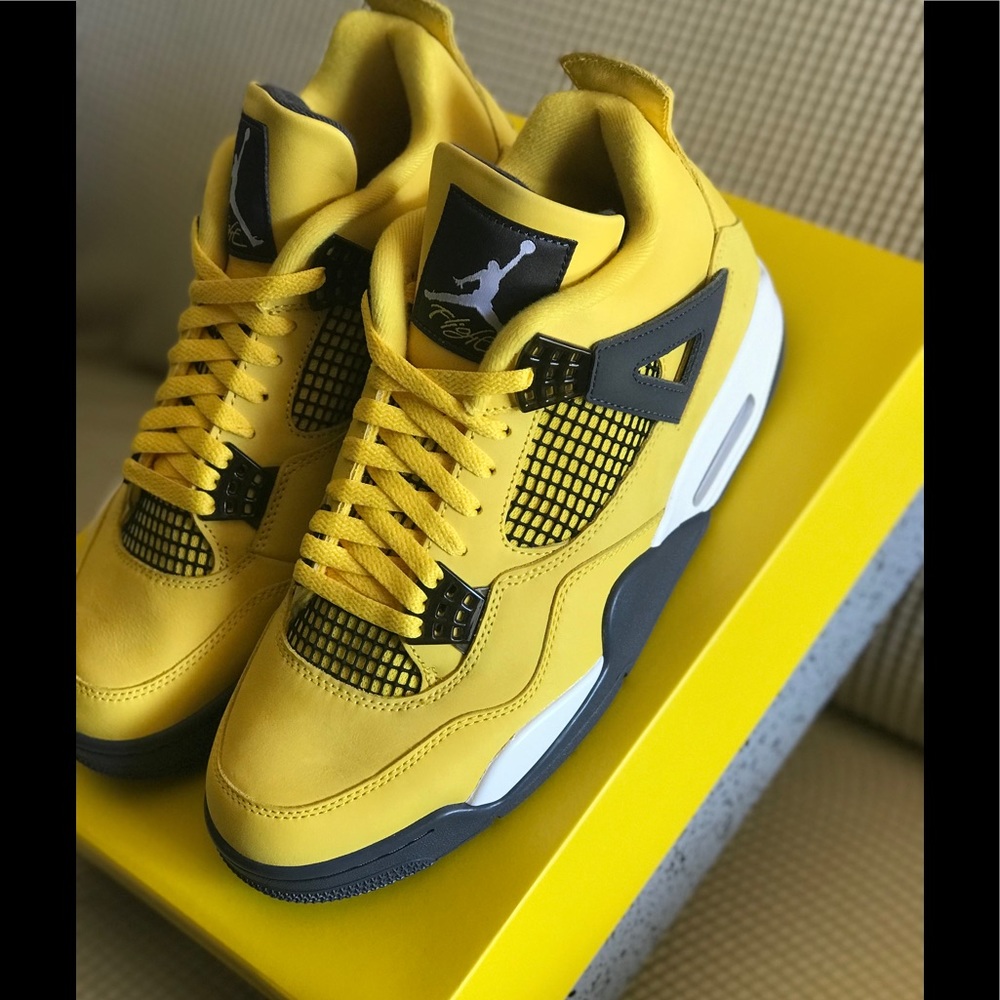 Air Jordan 4 Retro